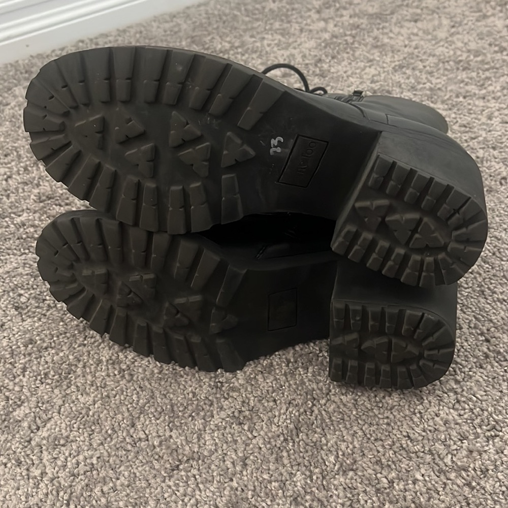 Black boots - Picture 5 of 5